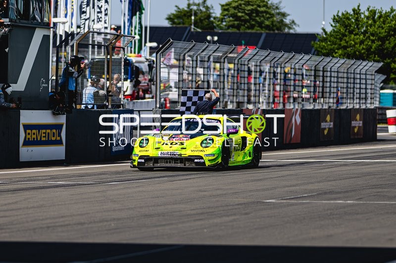 Porsche 911 GT3 R auf der Rennstrecke