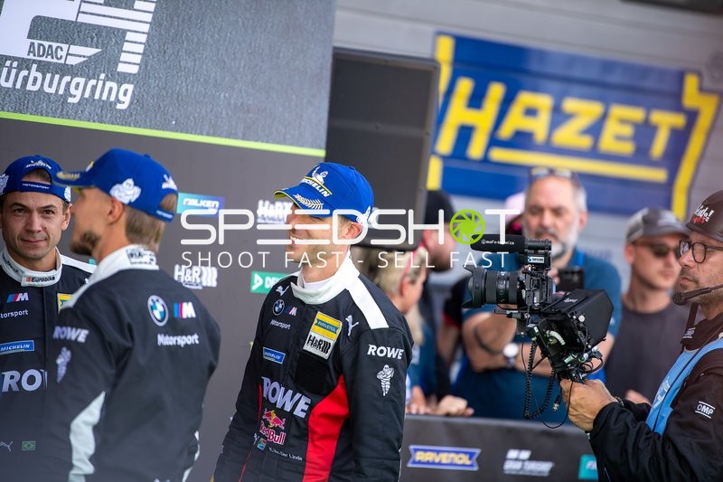 Fahrerteam von ROWE RACING: Augusto Farfus (98; ROWE RACING), Jesse Krohn (98; ROWE RACING), Kelvin Van der Linde (98; ROWE RACING), Raffaele Marciello (98; ROWE RACING) und 27; ROWE RACING im Gespräch