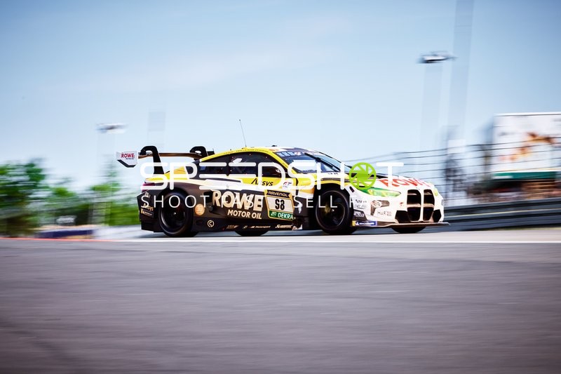 Rennfahrzeug auf der Rennstrecke