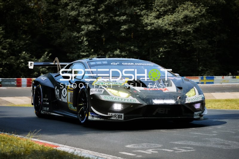 Rennfahrzeug auf der Rennstrecke