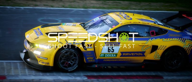 Rennfahrzeug auf der Rennstrecke