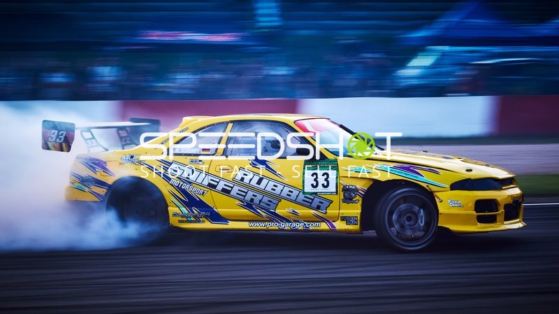 Falken Motorsports Porsche driftet