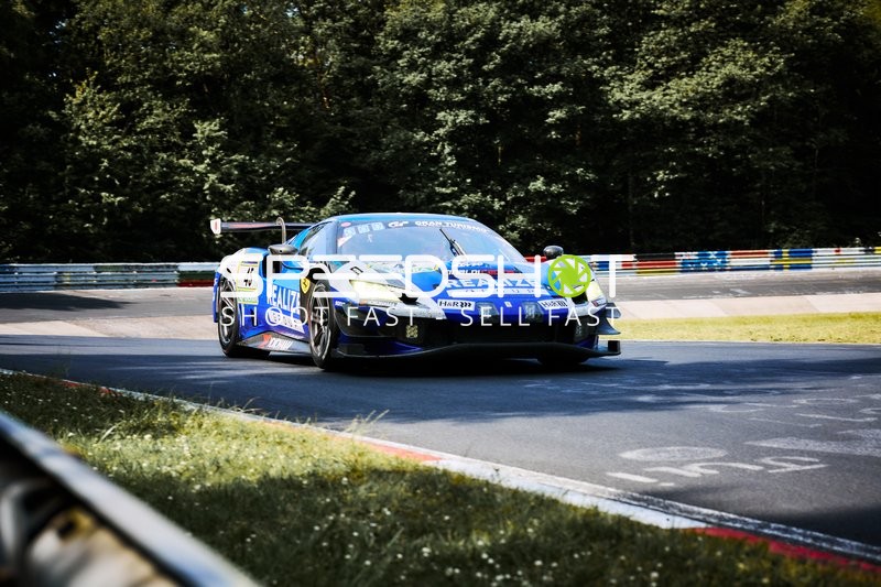 Rennfahrzeug auf der Rennstrecke