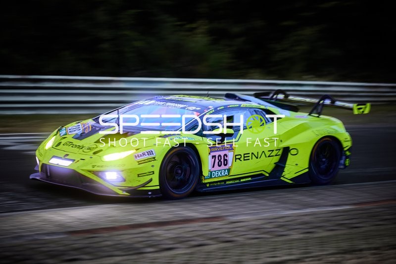 Rennfahrzeug auf der Rennstrecke