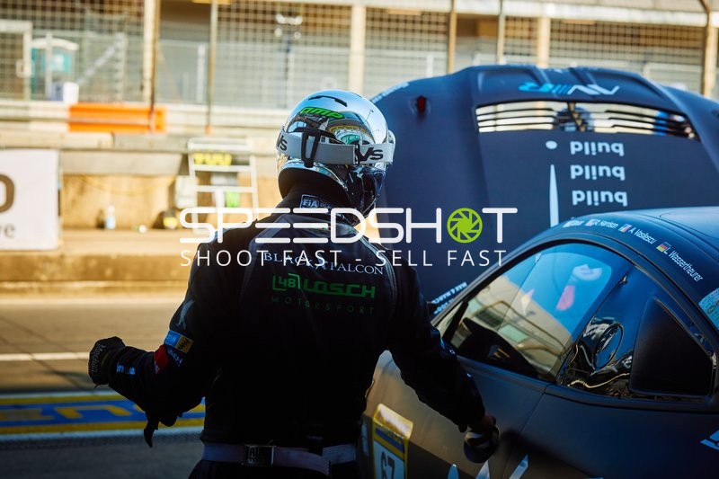 Fahrzeug in der Boxengasse