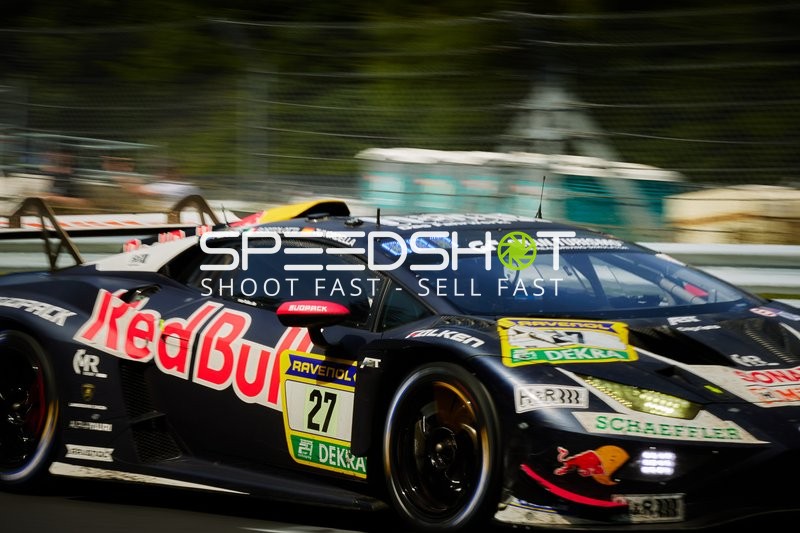 Rennfahrzeug auf der Rennstrecke