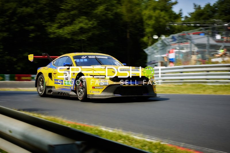 Ford Mustang GT3 auf der Rennstrecke
