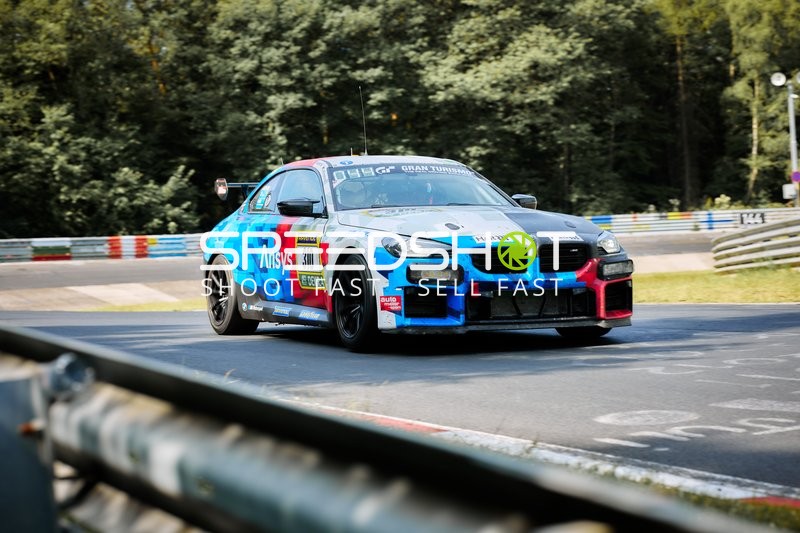 Fahrzeug auf der Rennstrecke