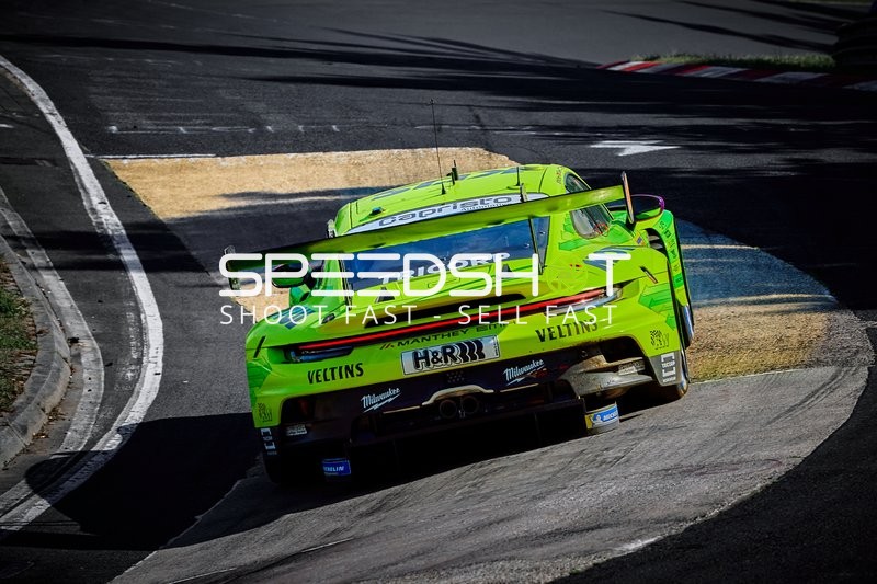 Rennfahrzeug auf der Rennstrecke