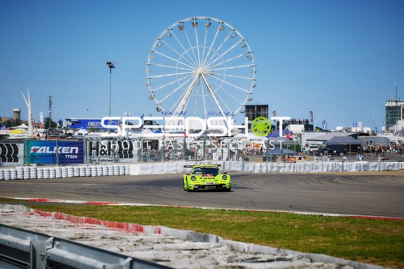 Porsche 911 GT3 R auf der Rennstrecke