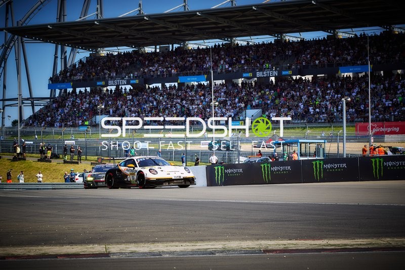 Porsche 911 GT3 R (992) auf der Rennstrecke