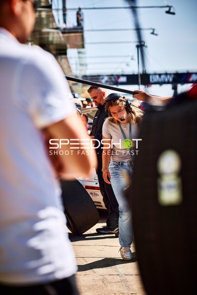 Boxengassen-Szene beim 24h Rennen