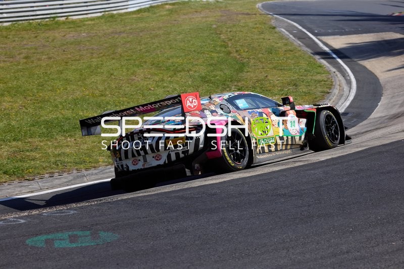 Rennfahrzeug auf der Rennstrecke