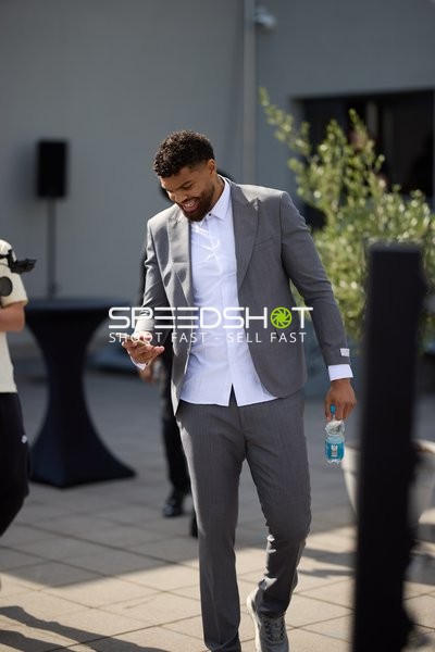 Ringside-Zone Face-Off