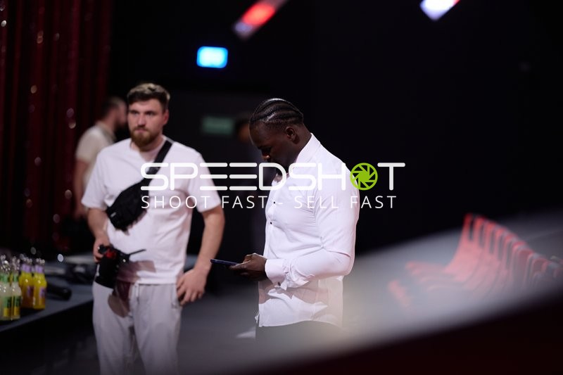 Ringside-Zone Face-Off