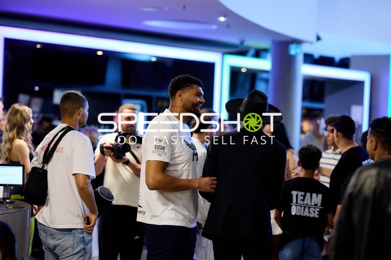 Ringside-Zone Face-Off