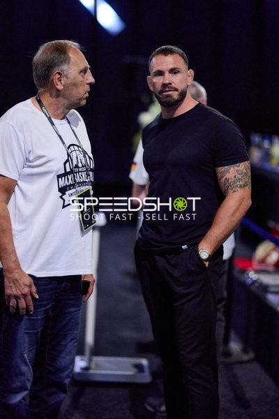 Ringside-Zone Face-Off