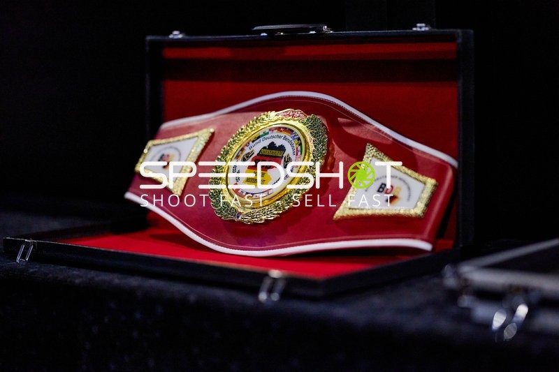 Ringside-Zone Face-Off