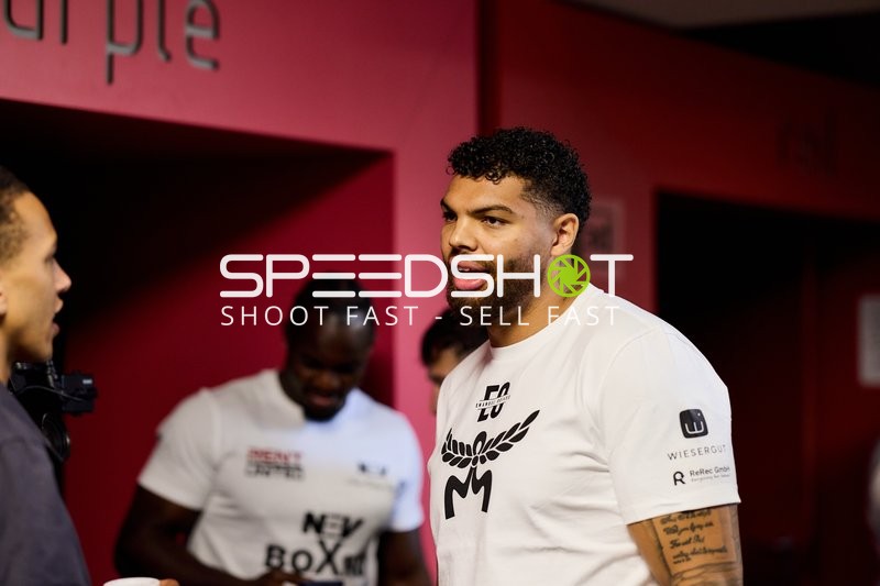 Ringside-Zone Face-Off