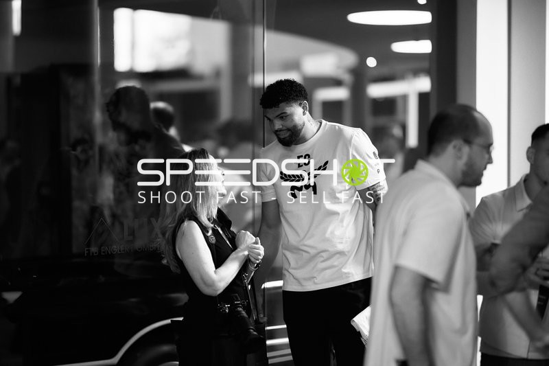 Ringside-Zone Face-Off