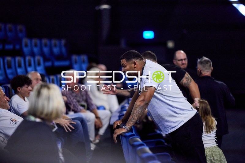 Ringside-Zone Face-Off