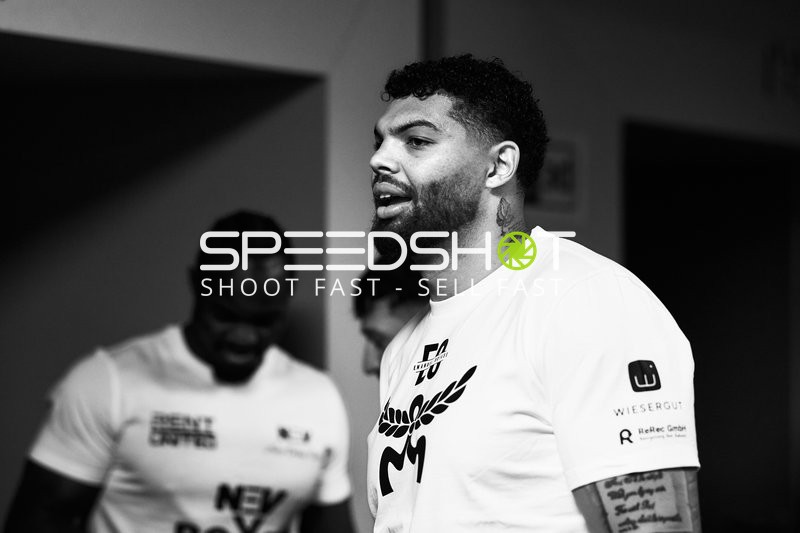 Ringside-Zone Face-Off