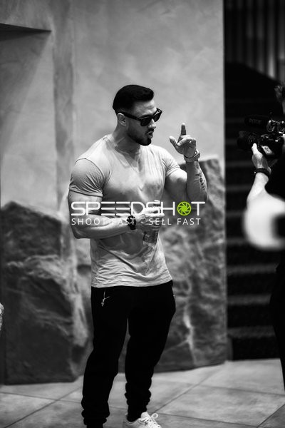 Ringside-Zone Face-Off