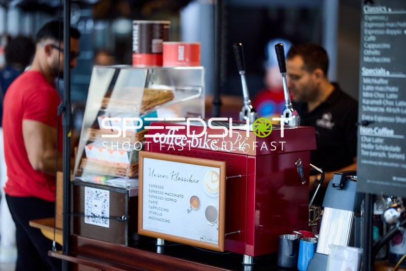 Ringside-Zone Face-Off