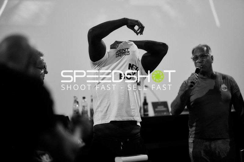 Ringside-Zone Face-Off