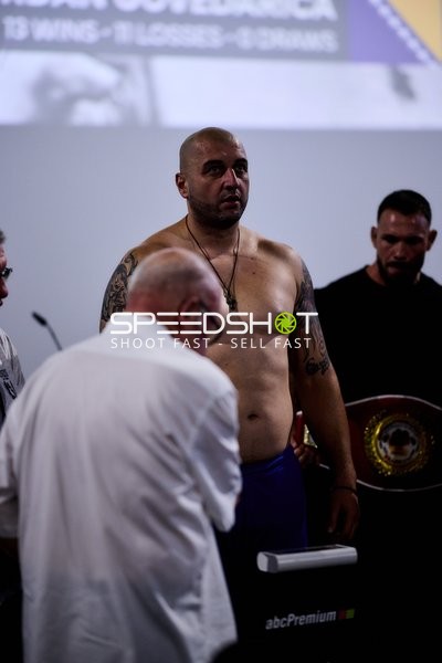 Ringside-Zone Face-Off