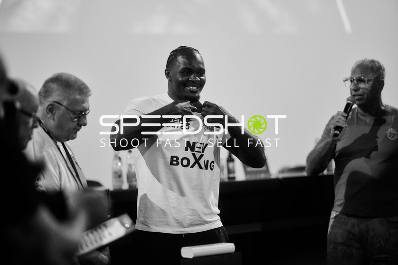 Ringside-Zone Face-Off