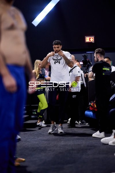 Ringside-Zone Face-Off