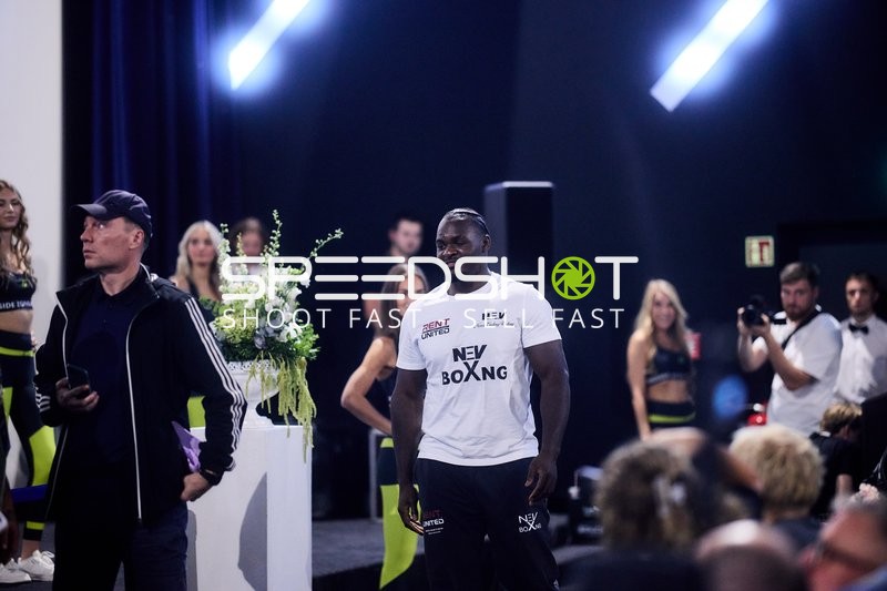 Ringside-Zone Face-Off