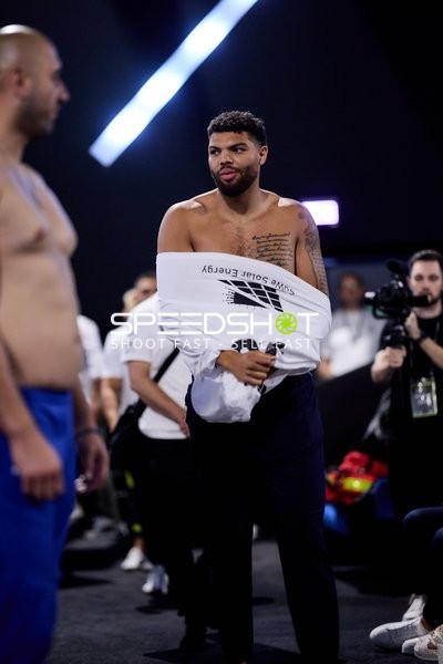 Ringside-Zone Face-Off