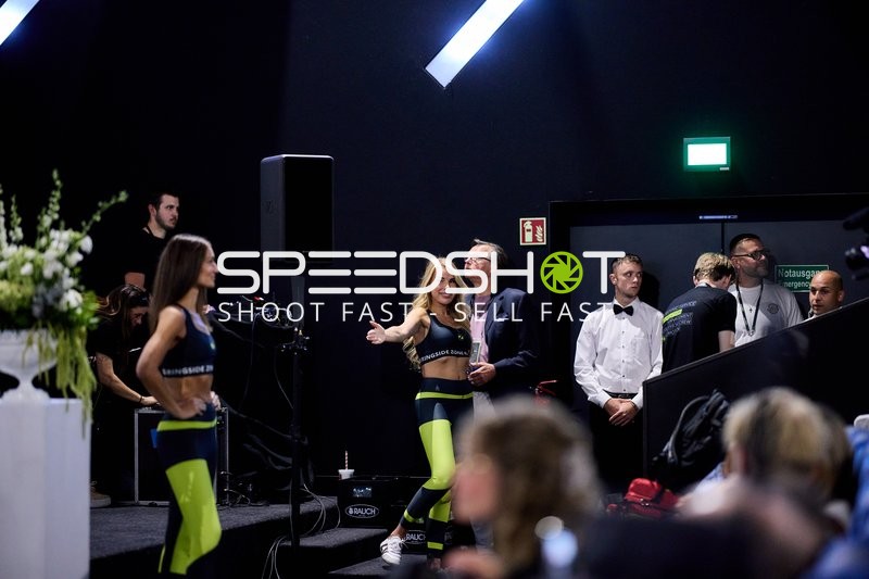 Ringside-Zone Face-Off