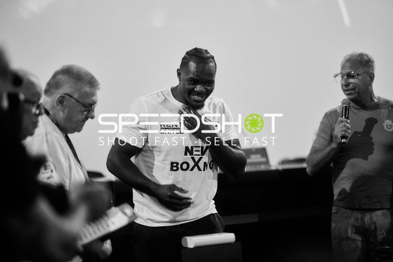 Ringside-Zone Face-Off