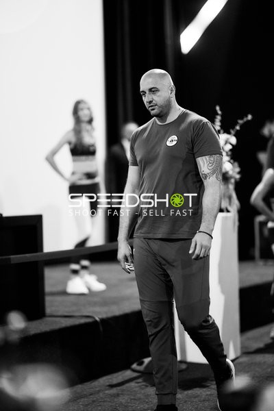 Ringside-Zone Face-Off