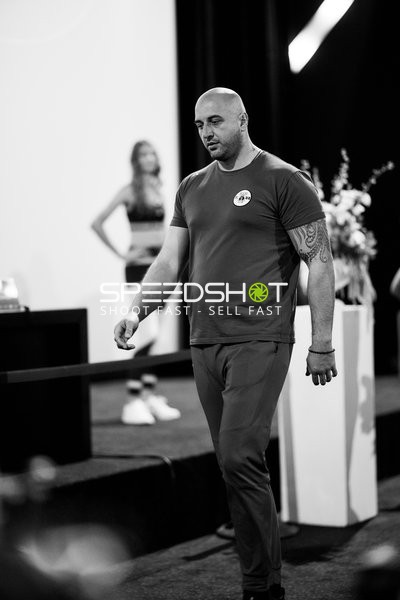 Ringside-Zone Face-Off