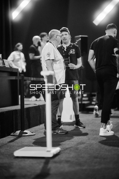 Ringside-Zone Face-Off