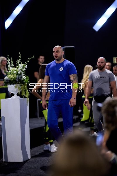 Ringside-Zone Face-Off