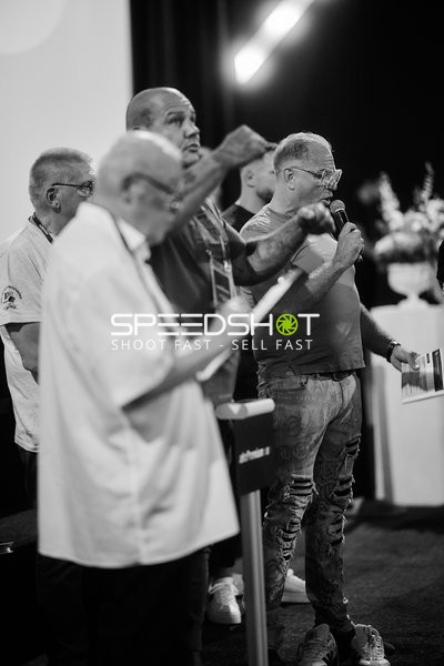 Ringside-Zone Face-Off