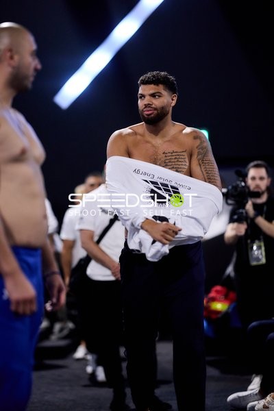 Ringside-Zone Face-Off