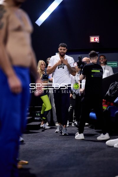 Ringside-Zone Face-Off