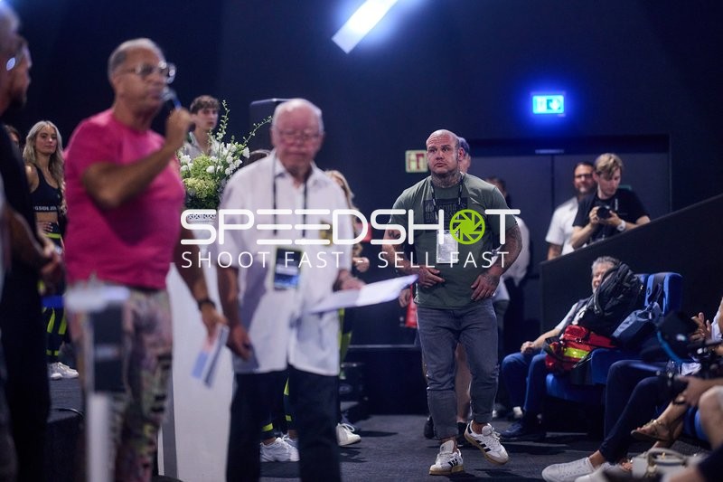 Ringside-Zone Face-Off