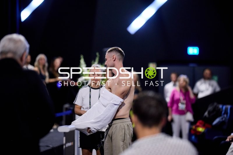 Ringside-Zone Face-Off