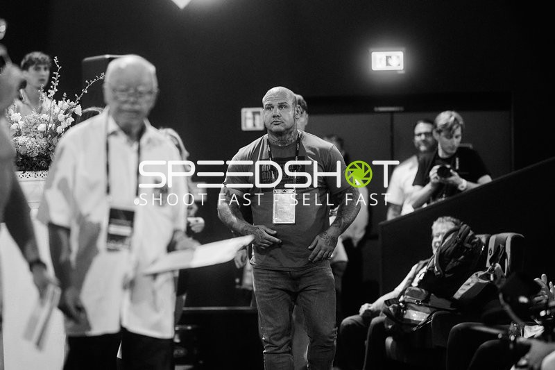 Ringside-Zone Face-Off