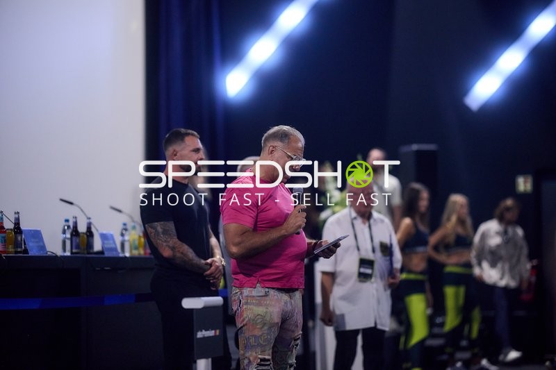 Ringside-Zone Face-Off Moderator