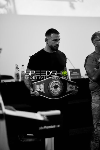 Ringside-Zone Face-Off