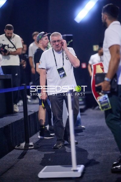 Ringside-Zone Face-Off