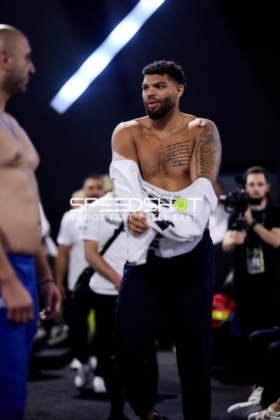 Ringside-Zone Face-Off